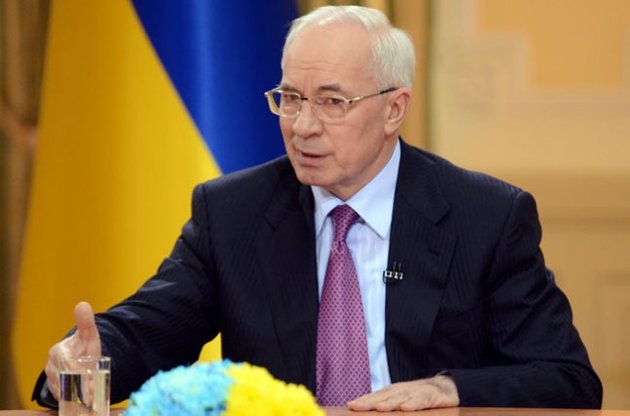 Азаров распорядился подвозить хлеб