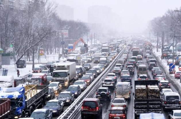ГАИ рапортует об улучшении ситуации на дорогах Киева, несмотря на рекордные пробки