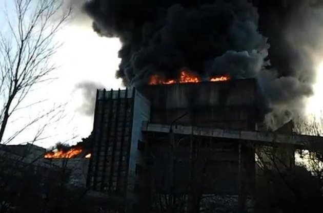 Пожар на Углегорской ТЭС уничтожил 4 энергоблока, город остался без тепла и воды