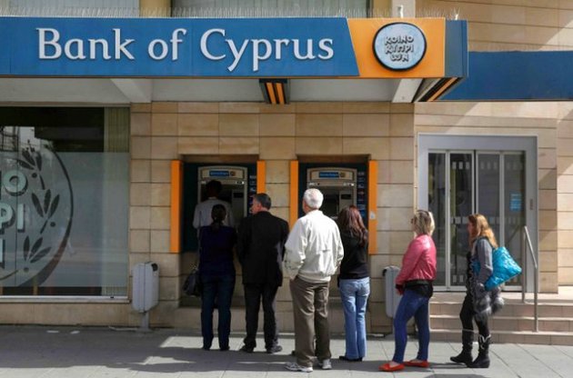 Кіпр продасть усі відділення своїх банків в Україні та Росії