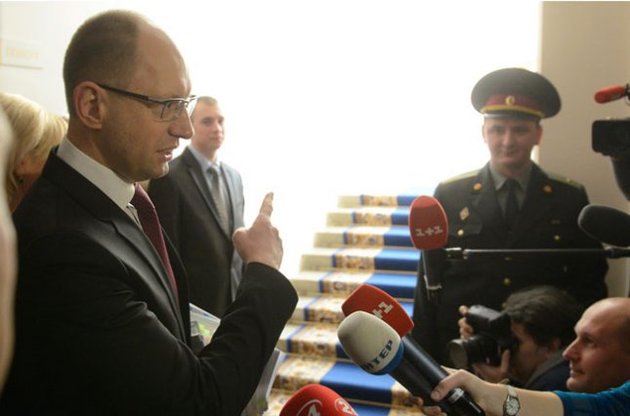Яценюк запропонував відправити уряд Азарова у відставку 5 квітня