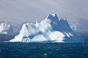 Ученые обнаружили парадоксальный феномен: из-за глобального потепления увеличивается площадь льдов