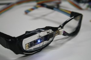 Китайский интернет-гигант разрабатывает аналог очков-компьютера Google Glass