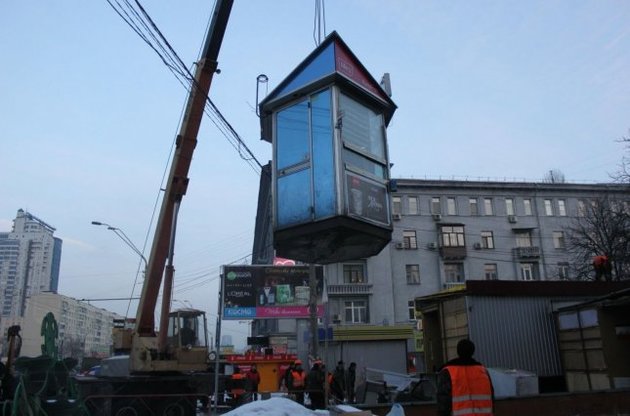 На месте каждого снесенного киоска вырастают два новых