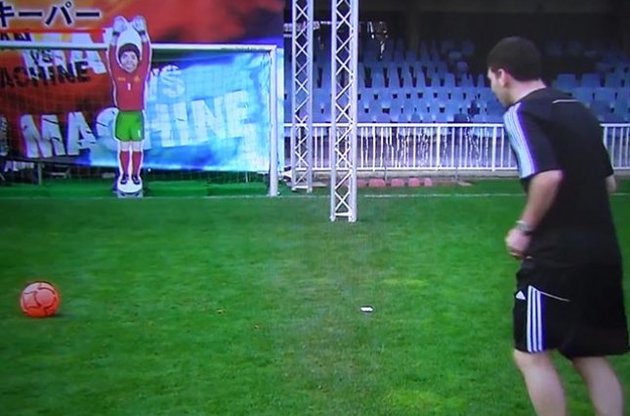 Месси перехитрил робота