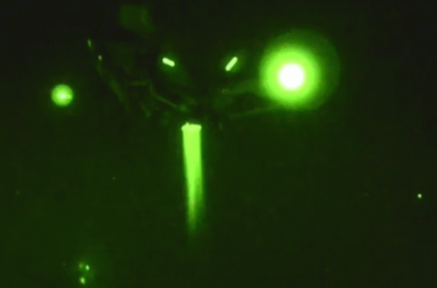 Истребитель пятого поколения F-35 совершил вертикальную посадку ночью