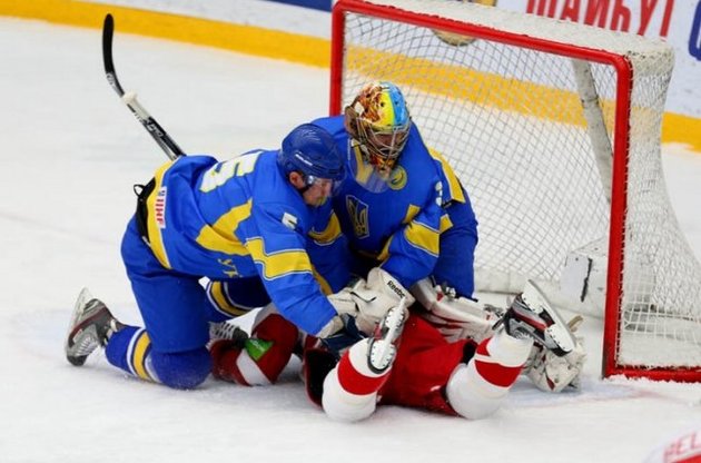 Сборная Украины по хоккею накануне чемпионата мира дважды обыграла клуб КХЛ