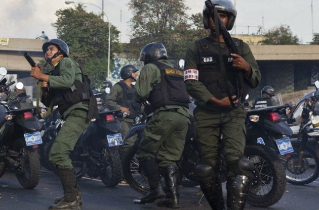Марш оппозиции в Венесуэле разогнали слезоточивым газом