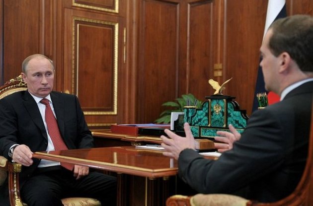Путин срочно похвалил Медведева на фоне появившихся слухов о расколе тандема