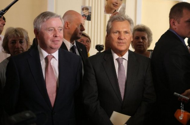 Кваснєвський і Кокс за останній рік відвідали Україну вже 15 разів