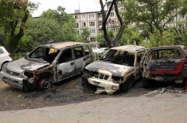 МВС попередило киян: автомобілі, залишені на газоні, можуть спалити