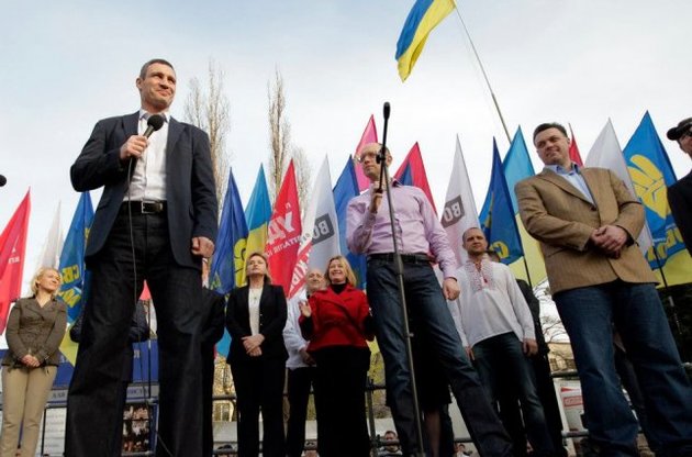 Оппозиция поддержала требования журналистов канала ТВi