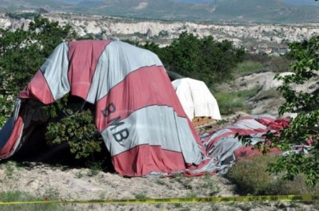 Після зіткнення одна з куль порвалася і впала