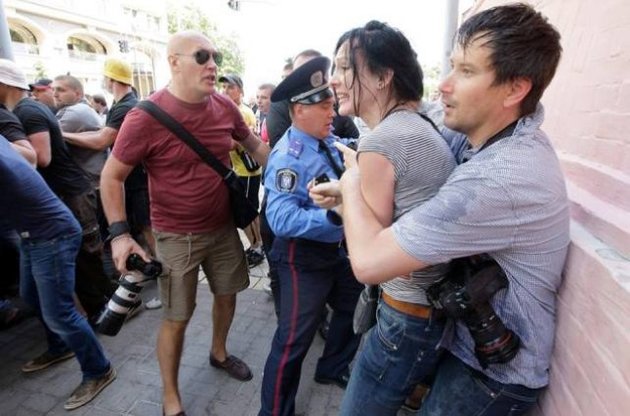 В Єврокомісії стурбовані інцидентом з побиттям журналістів у Києві