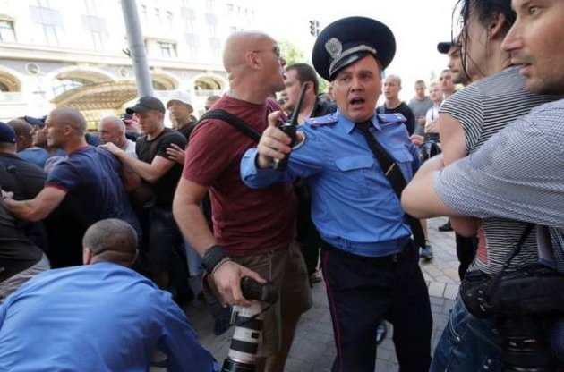 Прокуратура відкрила провадження за фактом недбалості міліціонерів на мітингу 18 травня