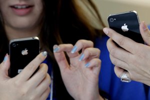 Apple запідозрили у незаконному продажі iPhone