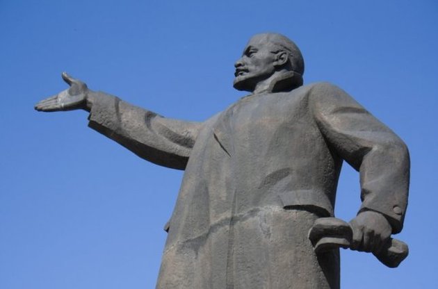Сумы избавятся от двух памятников Ленину