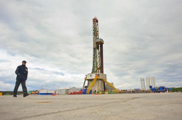 Олесская площадь (Харьковская
область); Shell приступила к бурению первых скважин.