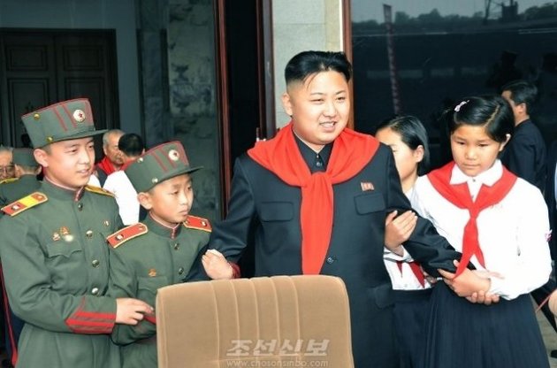 Школьники КНДР подарили армии ракетную систему залпового огня