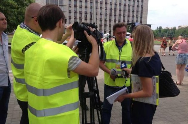 Журналісти під час проведення акції опозиції &quot;Вставай, Україно!&quot; в Донецьку 31 травня