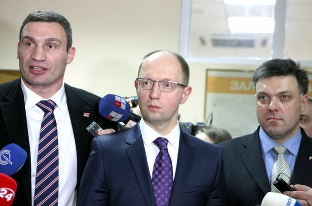 Яценюк требует внесения изменений в закон о ЦИК до президентских выборов