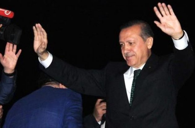 Премьер Турции вернулся в страну и потребовал немедленно прекратить протесты