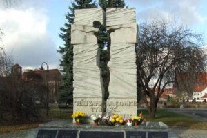 Як гоїти історичні рани?