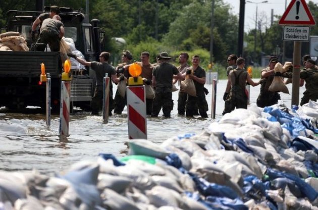Вода прорвала дамбу біля Магдебурга, мешканців довелося евакуювати.