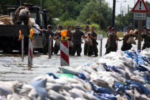 Наводнение в Германии: вода прорвала дамбу у Магдебурга, 23 тысячи человек эвакуировали