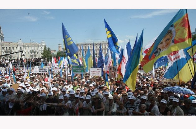 Чверть українців готові вийти на акції протесту, кожен десятий - обов'язково
