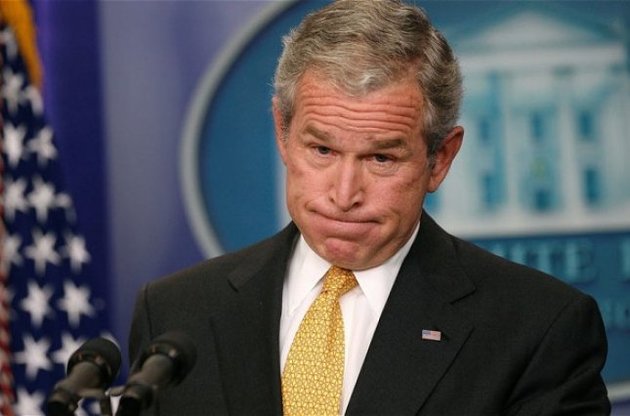 Впервые с 2005 года американцы положительно оценили Буша-младшего