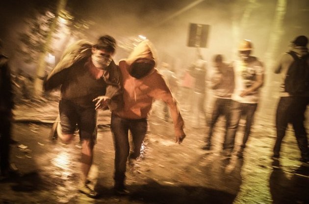 Кадры демонстраций власти Турции расценили как вредные для умственного развития детей и подростков