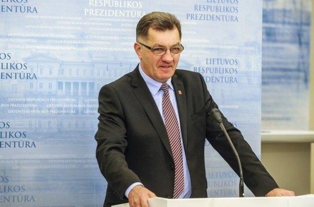 Литовский премьер отложил визит в Киев