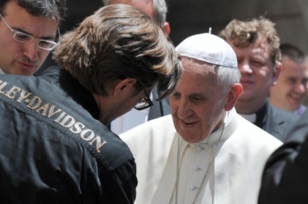 Папі Римському подарували Harley-Davidson і шкіряну куртку