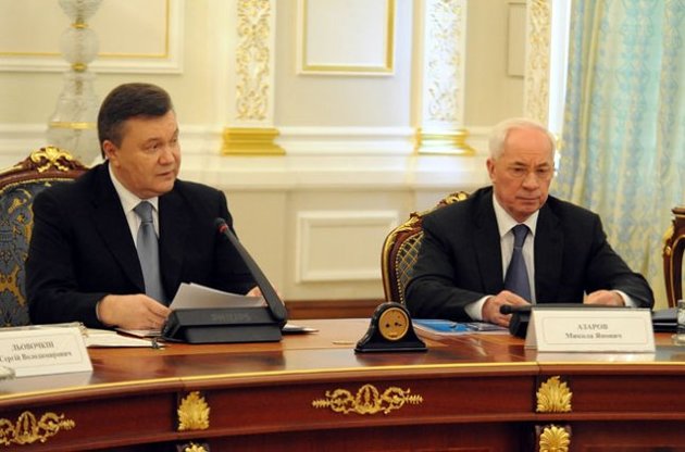 Азаров пообещал еще семь лет стабильности Януковича