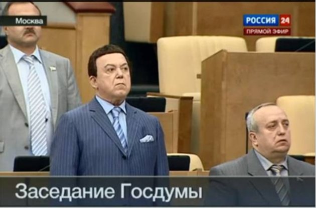 Гимн начинается со строки: "Вам, избранникам народа, Русь челом бьет до земли"