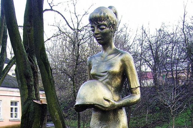 Памятник жертвам Второй мировой войны в городе Остроге