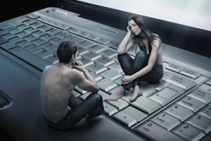 Отношения, начатые онлайн, —  прочнее и долговечнее