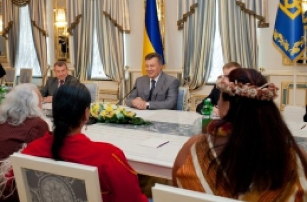 Янукович встретился c вождями индейских племен