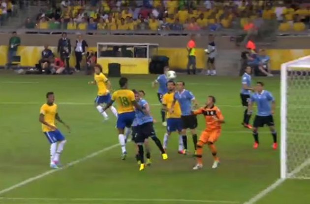 Сборная Бразилии победила Уругвай в южноамериканском "классико" на Кубке Конфедераций