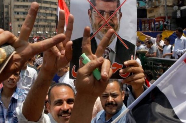 Обстановка в Египте, где прошли массовые акции протеста против президента Мухаммеда Мурси, а также митинги в его поддержку, продолжает накаляться