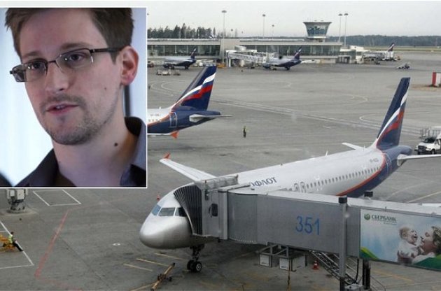 Сноуден, по данным СМИ, не покидал Шереметьево после прибытия туда 23 июня