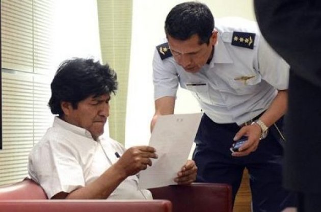 Эво Моралес застрял в Вене, Латинская Америка негодует