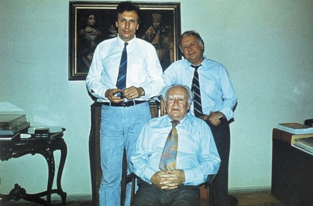 Академік Василь Комісаренко з синами — Сергієм та Ігорем, 1985 рік