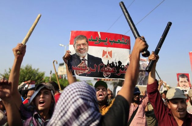 Иран осудил отстранение от власти Мурси, но признал сложность ситуации в Египте