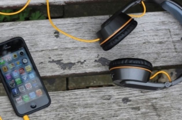 Солнечные наушники помогут зарядить смартфон