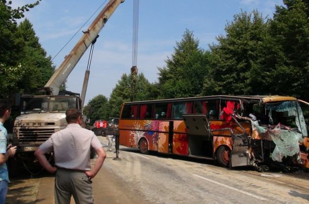 В столкновении погибли 8 человек, среди них ребенок. 32 человека травмированы