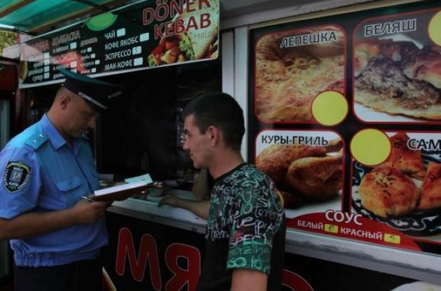 Киевские власти опять заговорили про запрет шаурмы и хот-догов