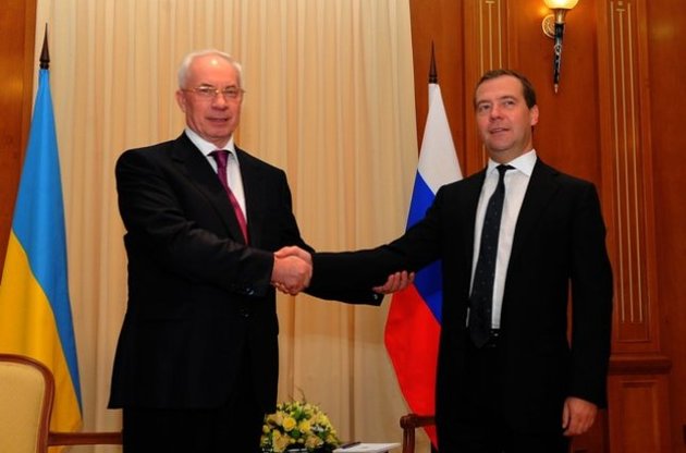 Азаров остался доволен встречей с Медведевым и обсудил с ним приезд Путина