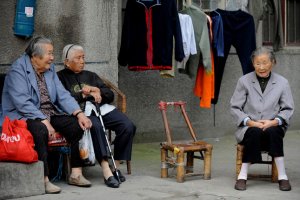 Китайців зобов'язали відвідувати батьків